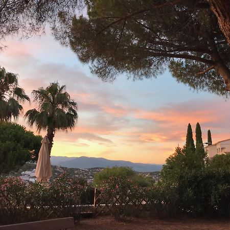 Haus Mit Garten Ueber Der Bucht Von Cannes Vallauris Bagian luar foto