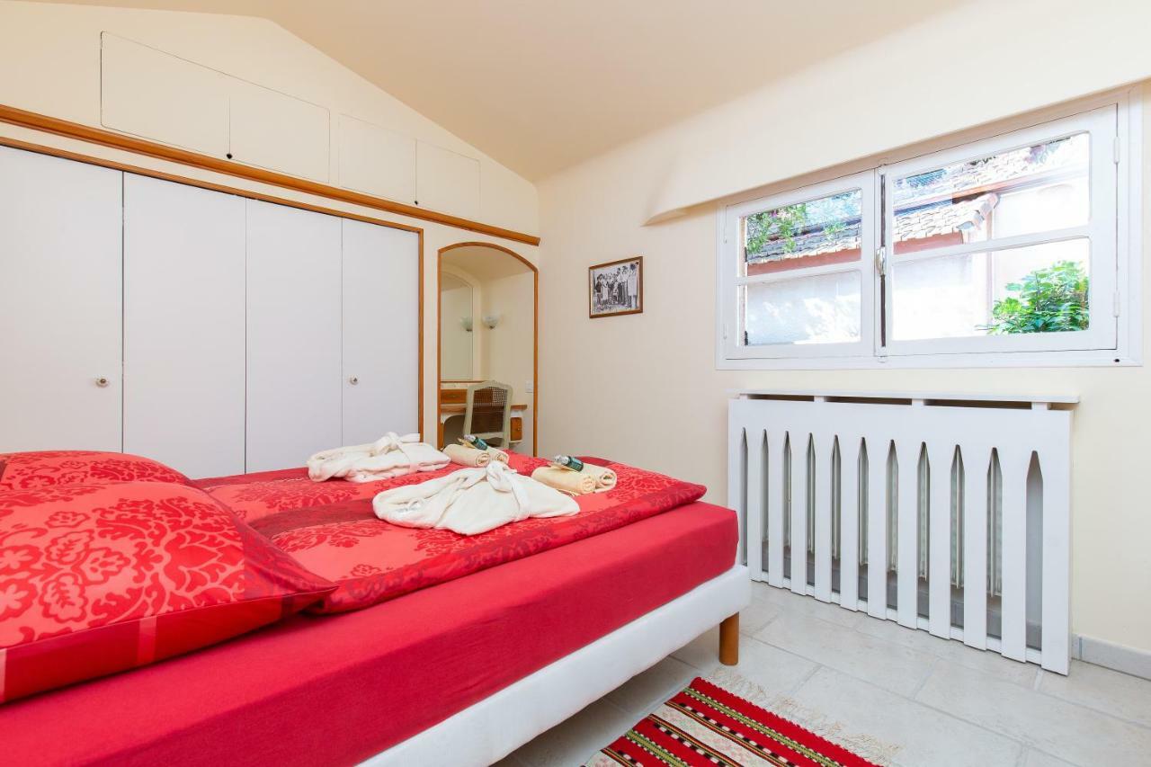 Haus Mit Garten Ueber Der Bucht Von Cannes Vallauris Bagian luar foto