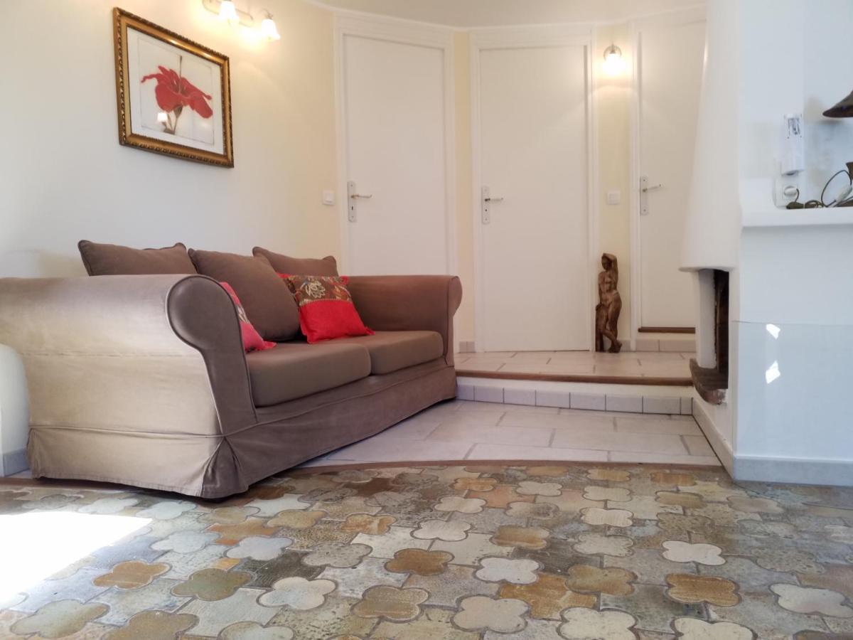 Haus Mit Garten Ueber Der Bucht Von Cannes Vallauris Bagian luar foto